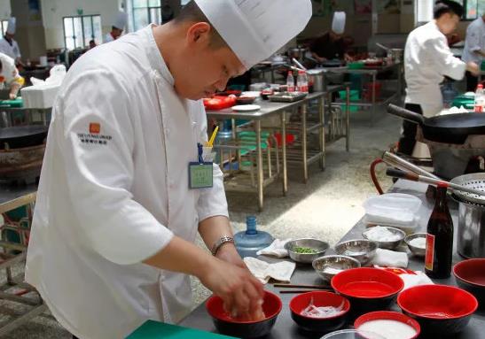 　　广东中式烹调师四级是什么级别?