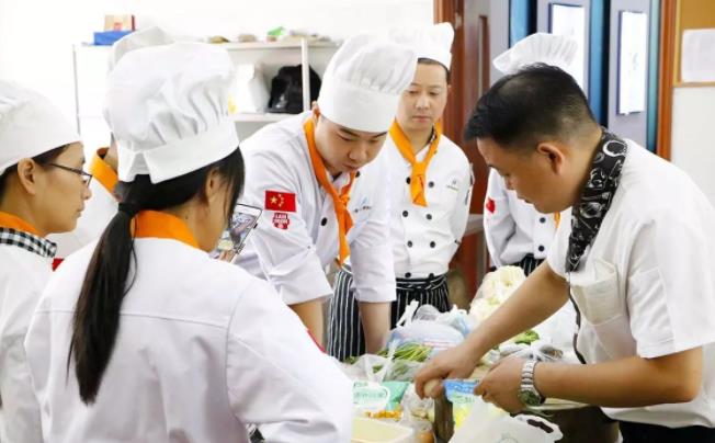 　　探究河北中式烹调师三级的水平